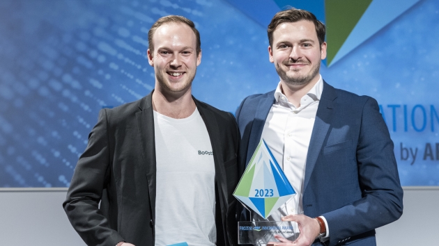 Das Siegerteam des Frozen dti Innovation Award 2023: Tijs van Bladel (l., Boostbar GmbH) und Krystof Mantel (r., Hofmanns) - Quelle: Koelnmesse GmbH, Maxi Uellendahl 